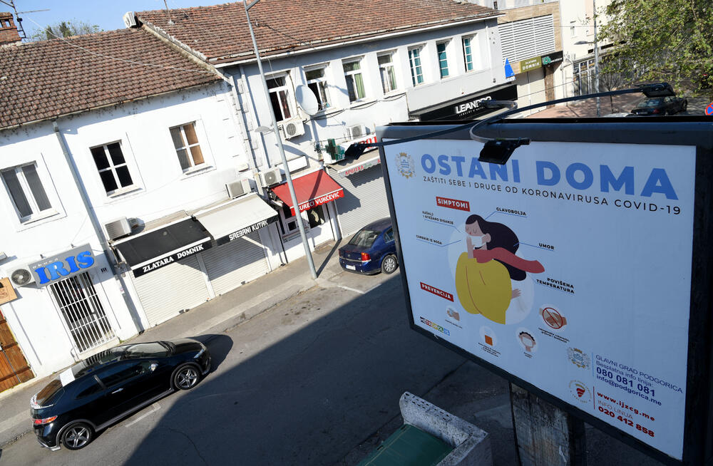 Nacionalno koordinaciono tijelo za zarazne bolesti donijelo je privremene mjere u cilju suzbijanja širenja koronavirusa, prema kojima se, između ostalog, zabranjuje kretanje od 11 sati u nedjelju do pet ujutro u ponedjeljak. Pogledajte fotografije iz glavnog grada koje je zabilježio foto reporter Vijesti, Boris Pejović.