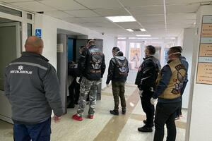 Berane: Članovi Moto kluba “Sokolovi” uručili pomoć Opštoj bolnici...