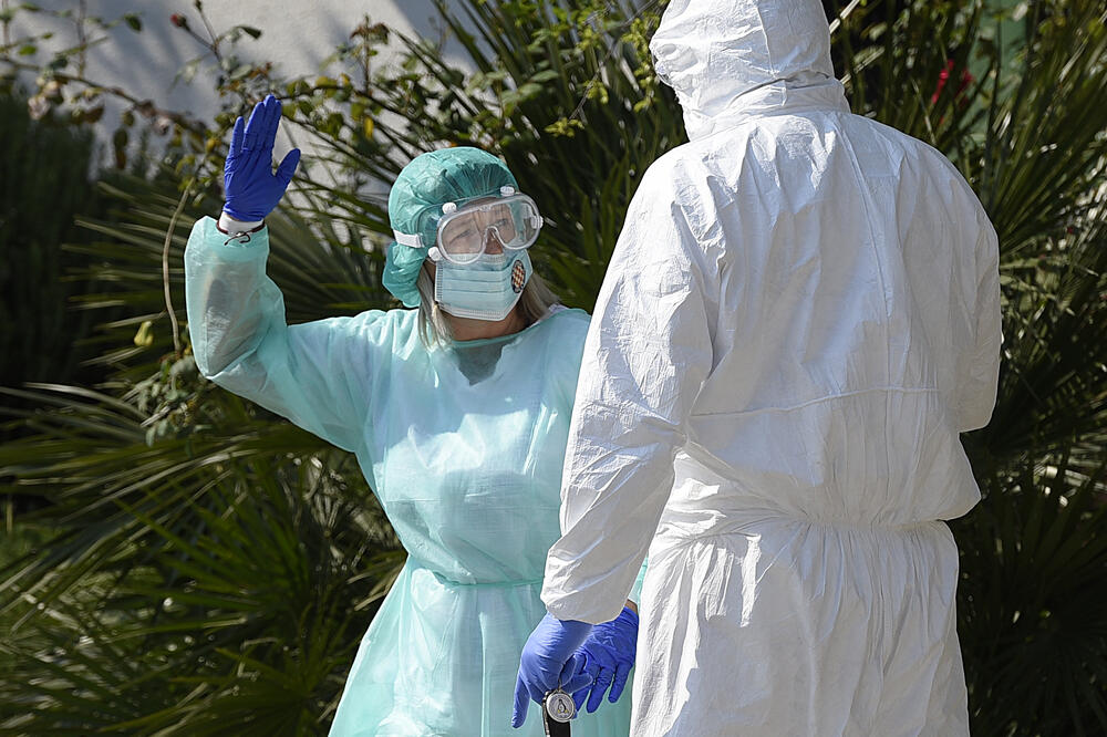 Evakuacija doma penzionera u Vukovarskoj ulici u Splitu, Foto: AP