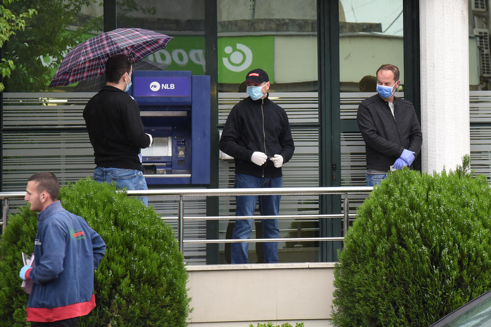 Prvi dan nakon ublažavanja mjera NKT u Tuzima, Foto: Savo Prelević