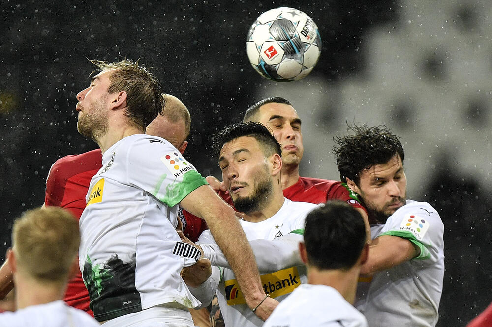 Bundesliga se možda nastavi u maju, Foto: Beta/AP