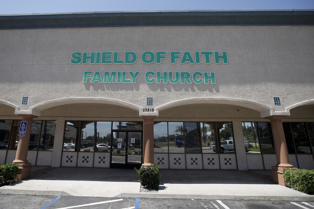 Jedna od crkava u američkoj državi kaliforniji koja je odlučila da drži svoja vrata otvorena tokom pandemije koronavirusa, Foto: AP