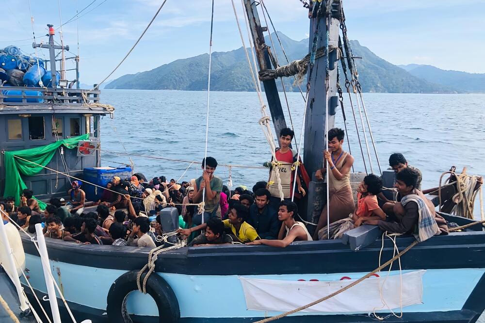 Brod plutao nedjeljama, Foto: AP