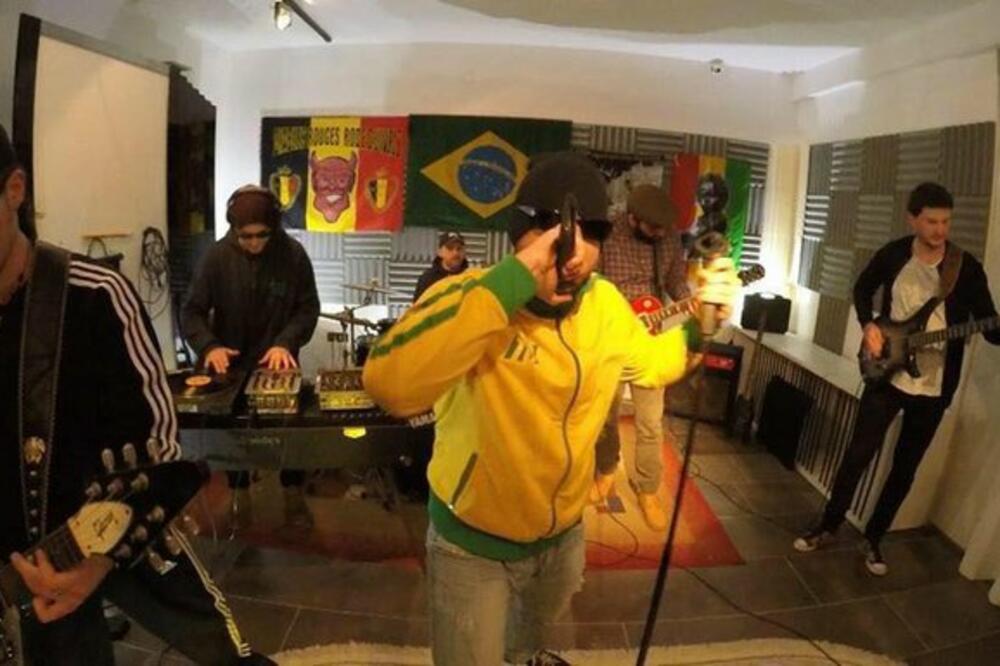 Mazzom u fugazzu, Foto: Privatna arhia