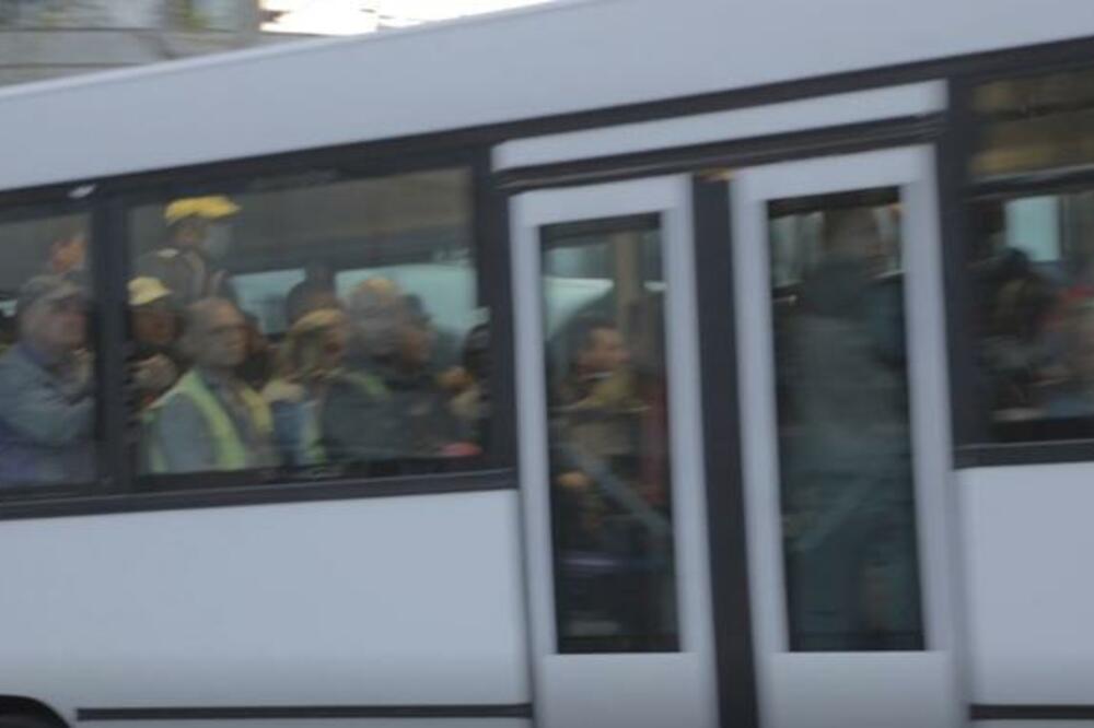 Autobus kojim su prevoženi radnici, Foto: Screenshot