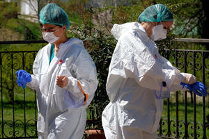 Broj umrlih i novozaraženih korona virusom u Italiji i dalje ne...