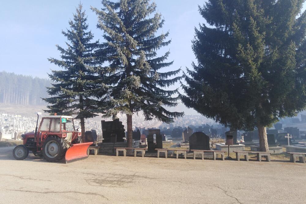 Komunalno preduzeće gazduje i grobljima, Foto: Goran Malidžan