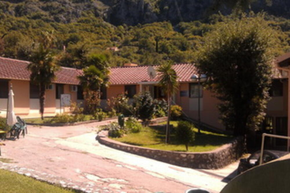 Dom starih u Risnu, Foto: AP, AP