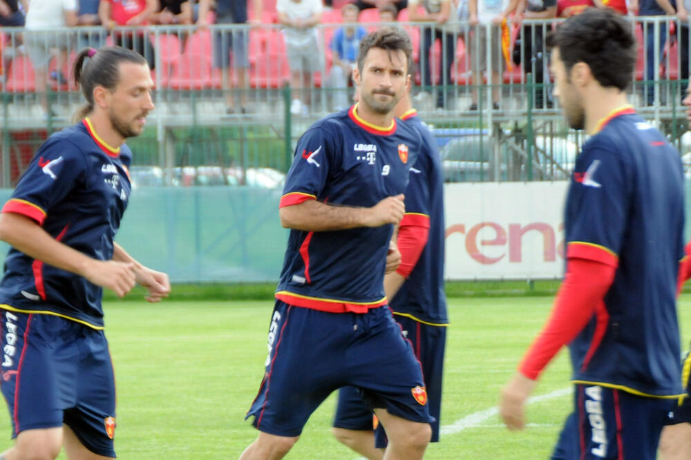 Vučinić i Damjanović na treningu reprezentacije 2013. godine