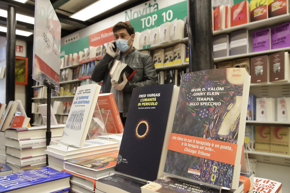U Rimu danas otvorene knjižare, Foto: AP