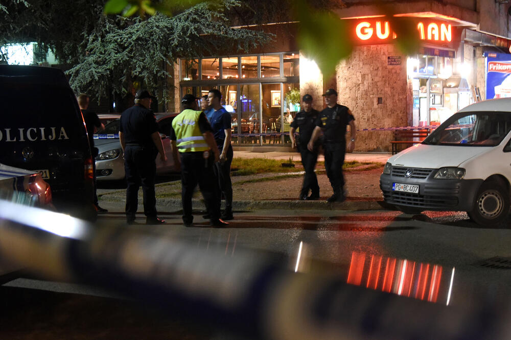 Uviđaj policije poslije napada na Lakić, Foto: Boris Pejović