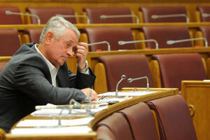 Šaboviću naknada, pa otpremnina