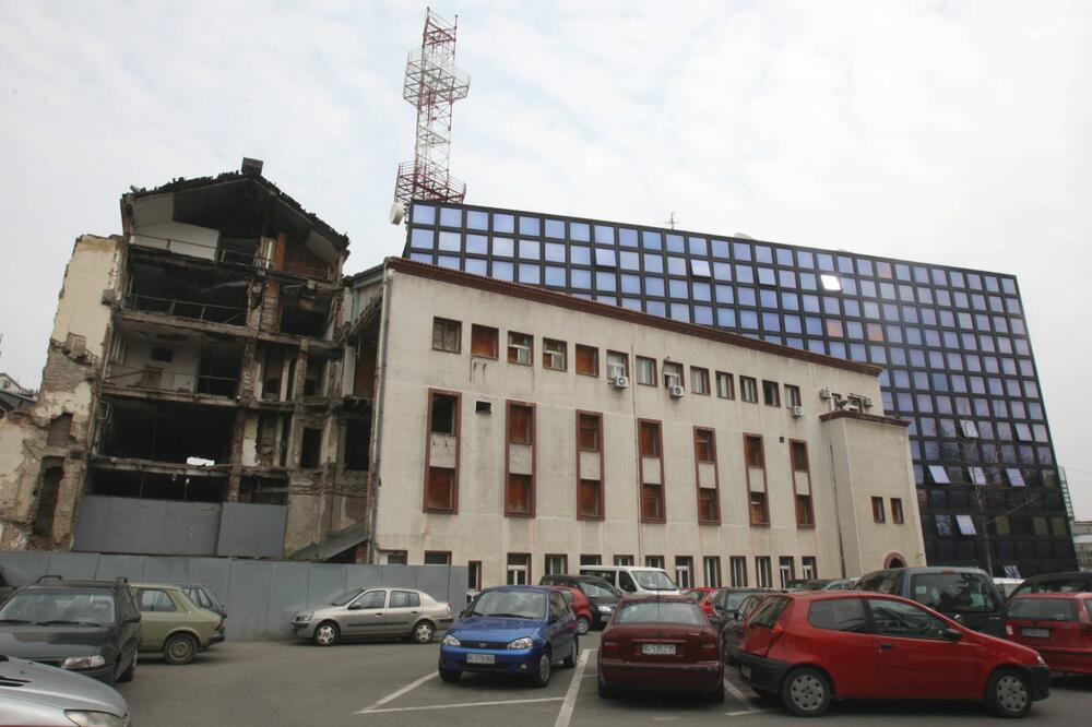 23. aprila 1999. godine, u NATO bombardovanju Savezne Republike Jugoslavije, pogođena je i zgrada Radio televizije Srbije (RTS) u Aberdarevoj ulici u Beogradu: Zgrada RTS-a, Foto: Beta