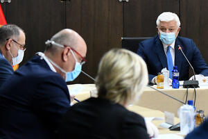 Subvencije registrovanim zaposlenima u zatvorenim djelatnostima i...