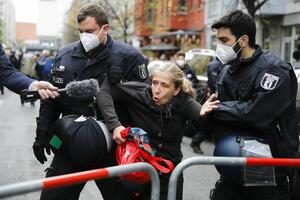 Protesti protiv mjera u Njemačkoj, policija uhapsila više od 100...