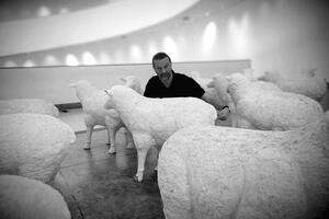 Ako ne može ni milom ni silom, dajte ordenje