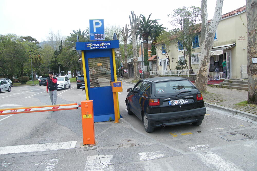 Parking u Budvi, Foto: Vuk Lajović