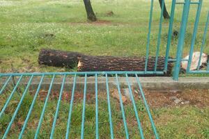 FOTO Glavni grad: Uništen dio ograde oko Park šume Zlatica