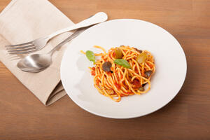Aurelia špageti u umaku od sušenog paradajza i inćuna