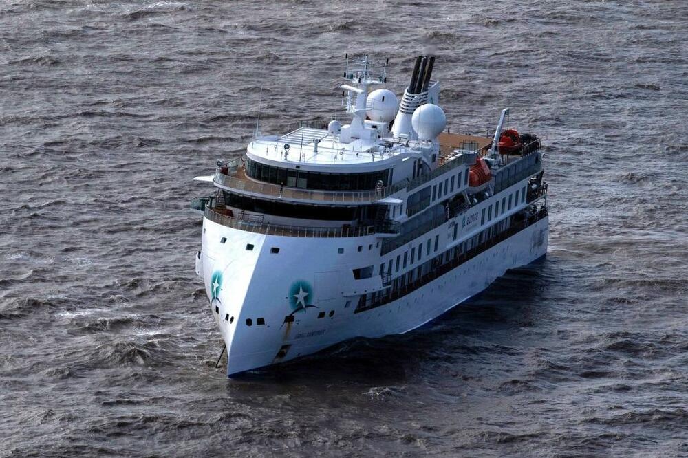 Kruzer Greg Mortimer usidren u Montevideu, Foto: Www.en.mercopress.com