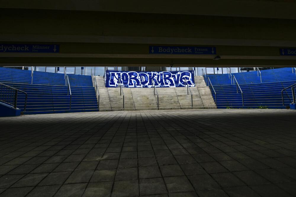 Njemci vjeruju da će nastaviti ligu 16. maja: Ulaz na stadion Šalkea, Foto: Beta/AP