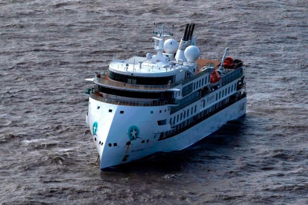 GREG MORTIMER usidren u Montevideu