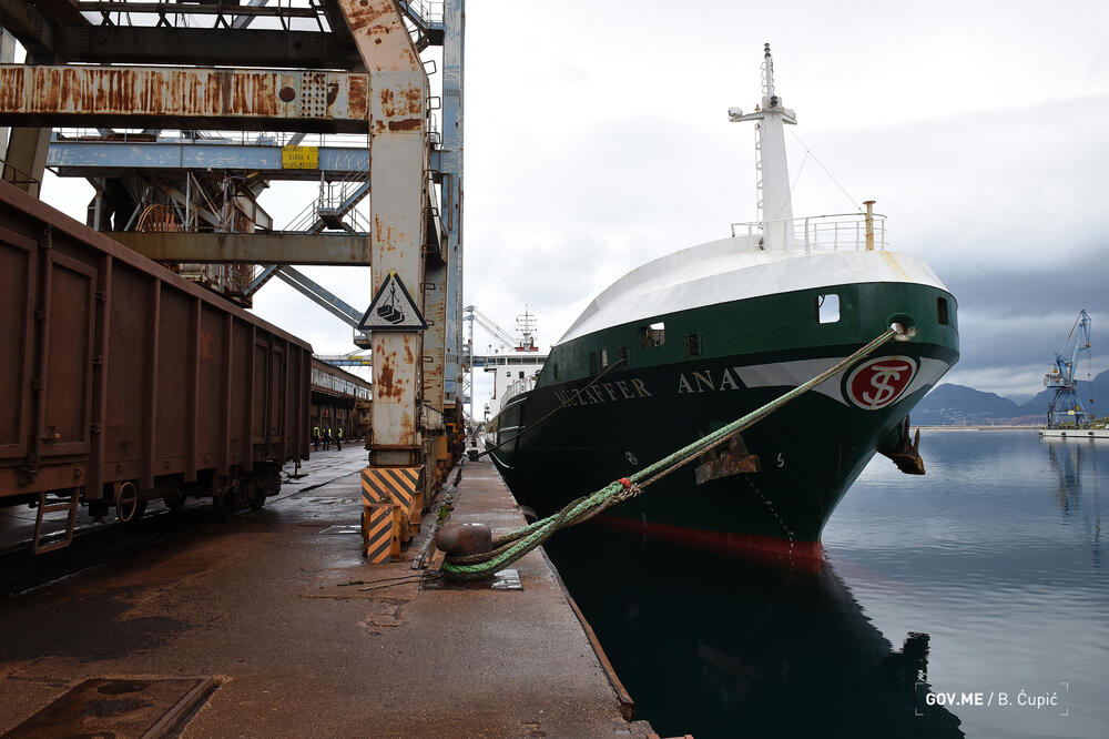 Pšenica stigla u Luku Bar, Foto: GOV.ME