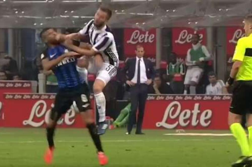 Momenat kada Pjanić udara Rafinju, Foto: Gazzetta.it