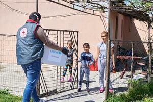 UNICEF i Crveni krst podijelili pakete za romske i egipćanske...