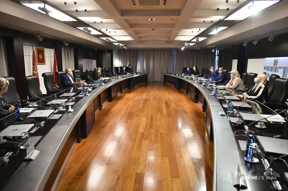 Sa sastanka, Foto: Saša Matić