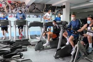 Mornar trenira i čeka odluku o nastavku sezone