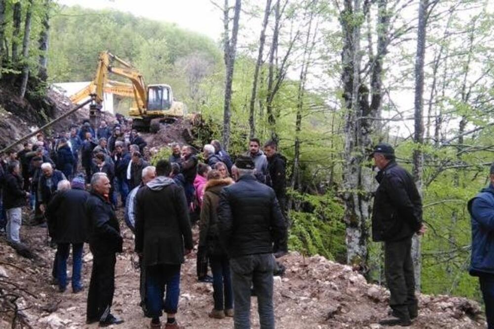 Sa jednog od protesta građana protiv gradnje male elektrane, Foto: Svetlana Mandić
