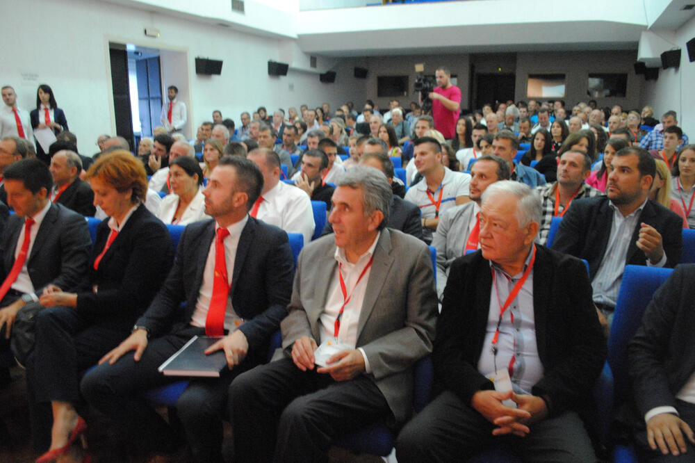 Demokrate, Foto: Demokrate