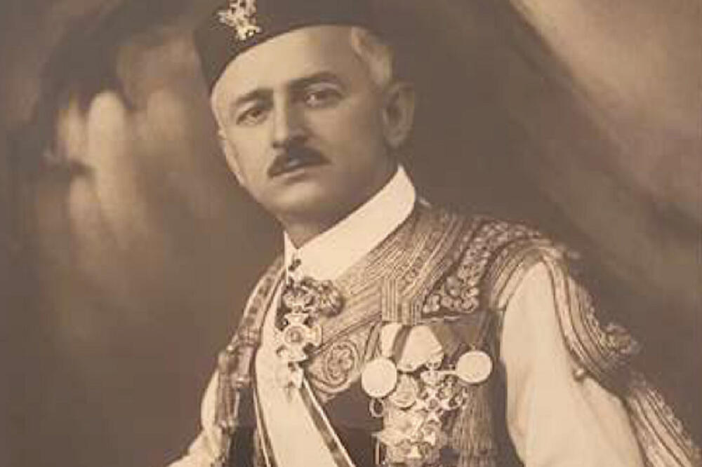 Jedna od poklonjenih fotografija, Foto: Twitter.com/VladaCG