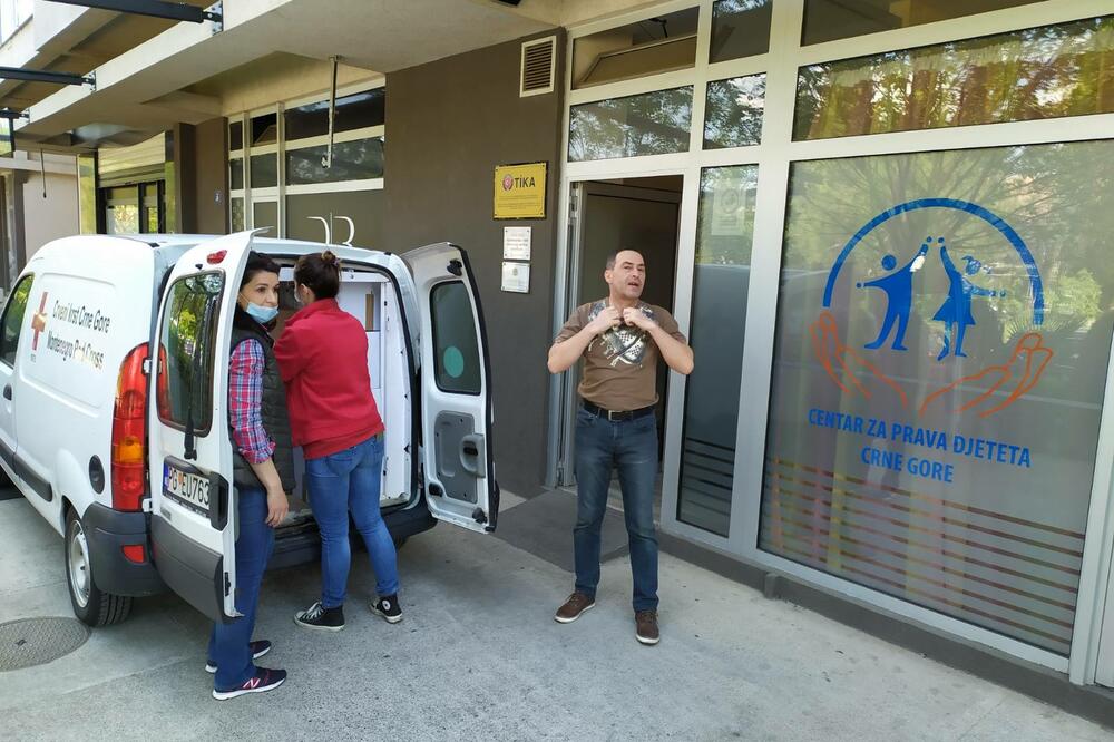 Obezbijedili 48 paketa humanitarne pomoći, Foto: CPDCG