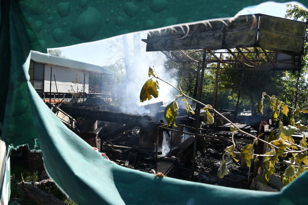 Objekat potpuno uništen u požaru, Foto: Boris Pejović