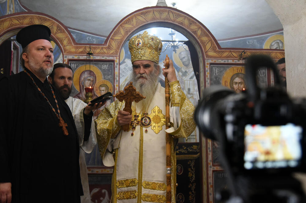 Mitropolit Amfilohije služi liturgiju na obali Ribnice, Foto: Boris Pejović
