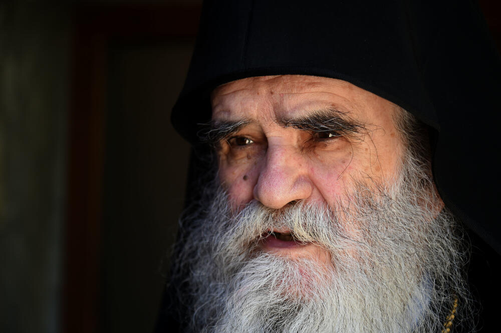 Mitropolit Amfilohije juče na obali Ribnice, Foto: Boris Pejović