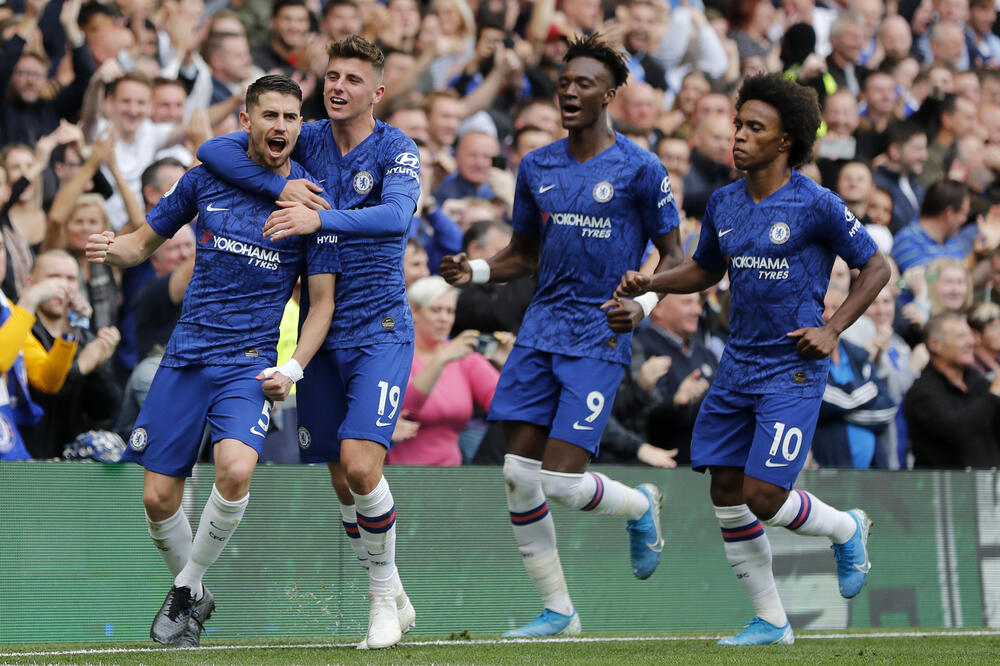Maunt i Ejbraham (u sredini) su mlade zvijezde Čelsija, pomažu im Žoržinjo i Vilijan, Foto: Frank Augstein