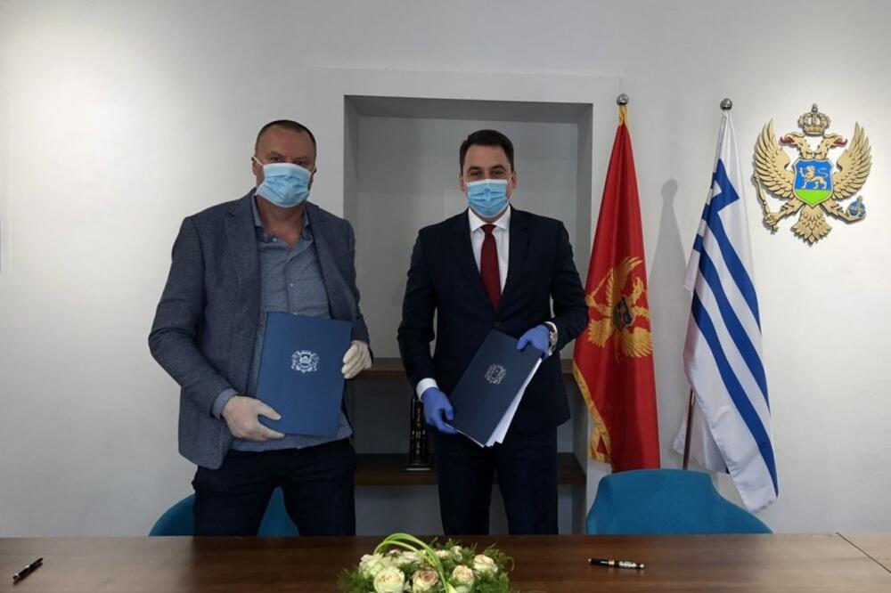 Ivan Vuković, gradonačelnik Podgorice (desno) i Zoran Vujičić, predsjednik ŽKK “Budućnost”, Foto: Podgorica.me