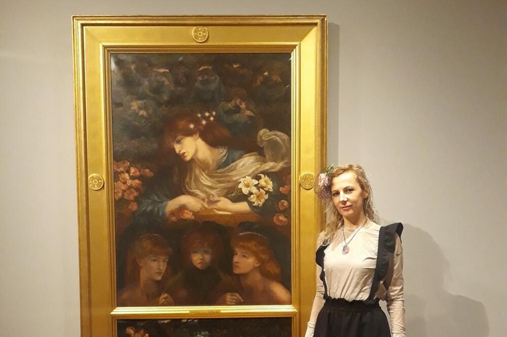 Tanja Bakić pored prerafaelističke slike Rosetija, Foto: Privatna arhiva