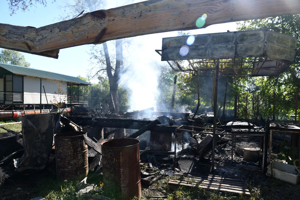 Zapaljena ribarska kućica, Foto: Boris Pejović
