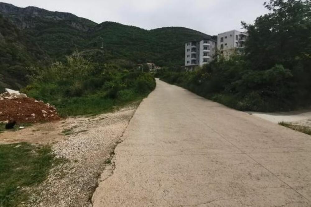 Otpad i juče istovaran, Foto: Čitalac "Vijesti"