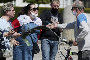 Sahrane i noćni klubovi vraćaju virus