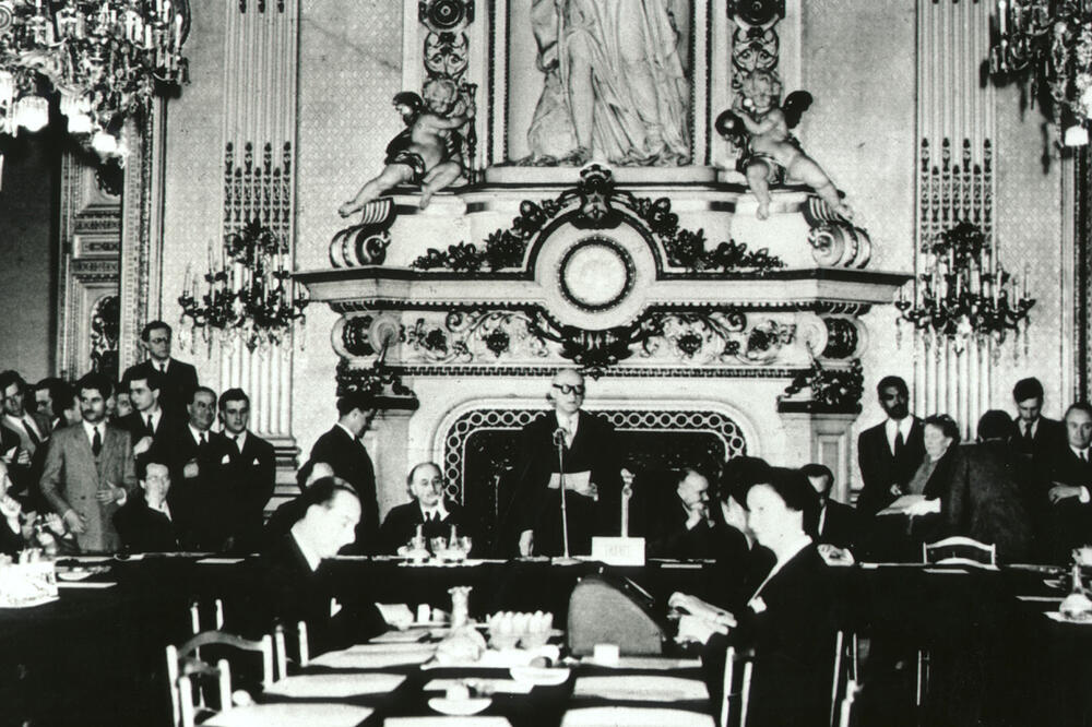 Robert Šuman predstavlja ideju o ujedinjenoj Evropi, Pariz, 9. maj 1950. (wikipedia.org)