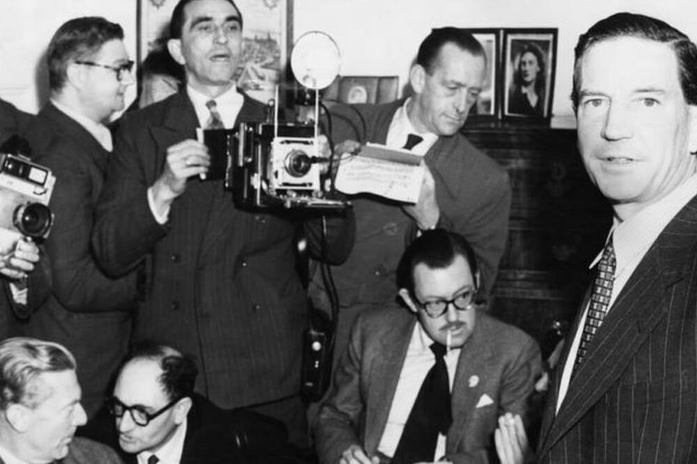 Filbi na konferenciji za medije u stanu u Londonu 1955., Foto: Getty Images