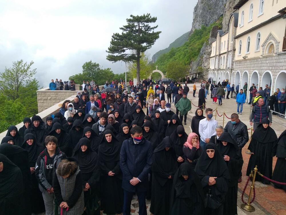 Sa liturgije u Ostrogu