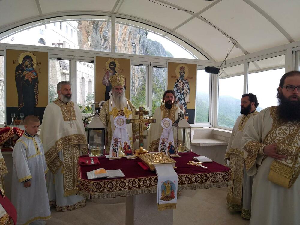 Sa liturgije u Ostrogu