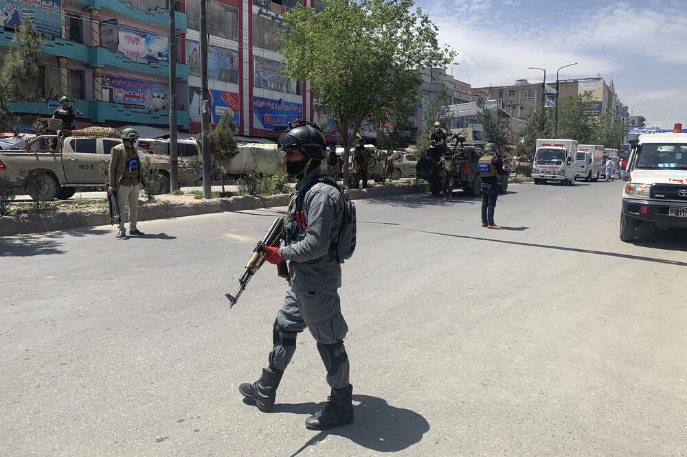 Avganistanski policajac na mjestu napada, Foto: Rahmat Gul
