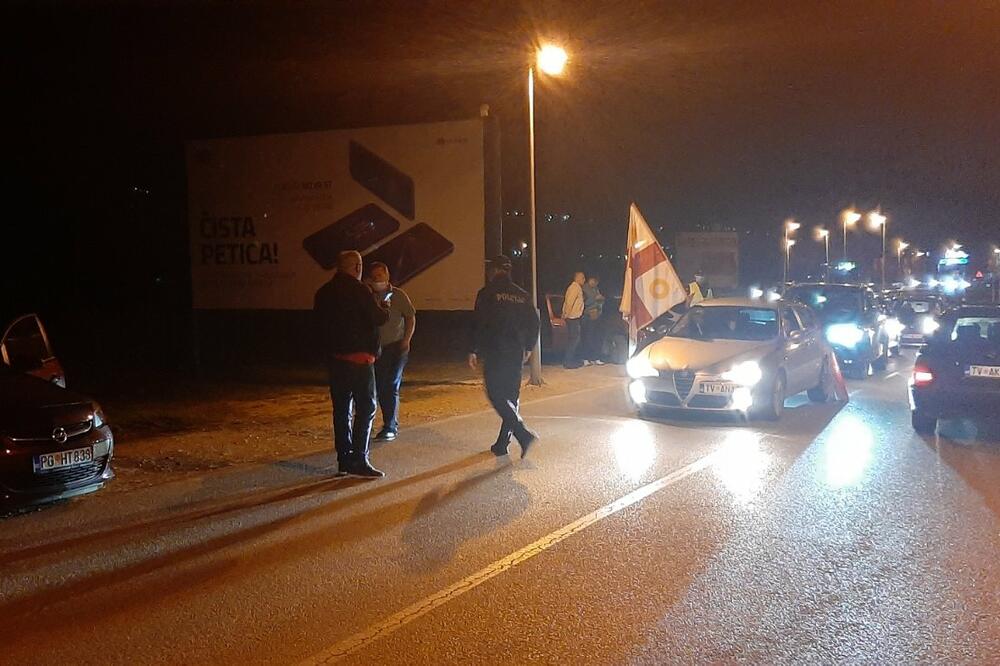 Večerašnja kolona automobila, Foto: Siniša Luković